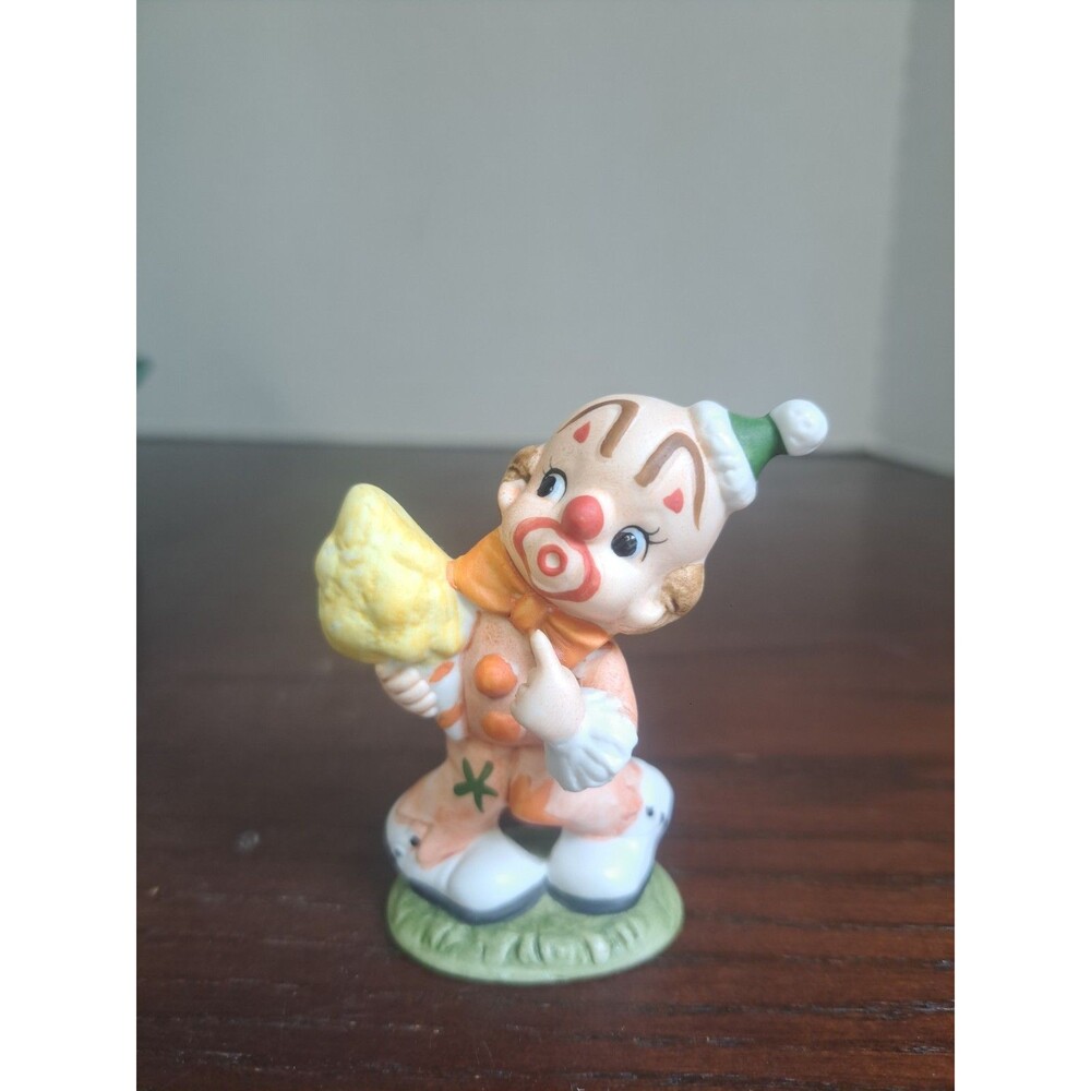 Vintage Lefton Clown With Cotton Candy Porcelain Figurine 02356